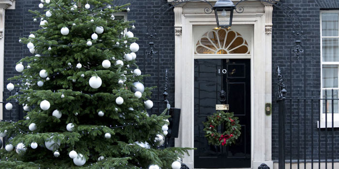  23 ideeën om de deur en voorkant van je huis te versieren voor Kerstmis