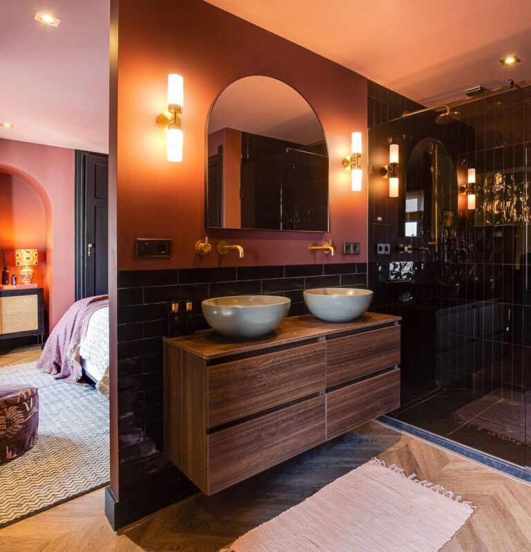  Za Gote: 36 elegantnih crnih kupatila
