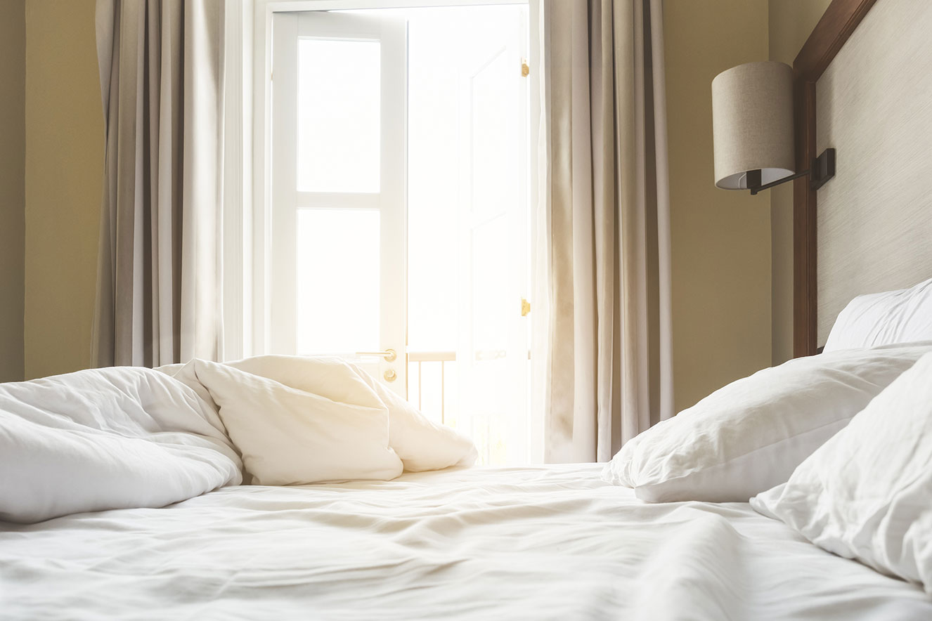  วิธีการซักผ้าปูที่นอนอย่างถูกวิธี (และข้อผิดพลาดที่ควรหลีกเลี่ยง)