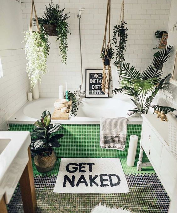  26 Inspirasi kamar mandi yang dihiasi dengan tanaman