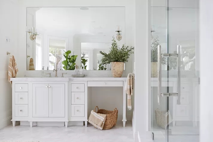  Phòng tắm màu trắng: 20 ý tưởng đơn giản và tinh tế