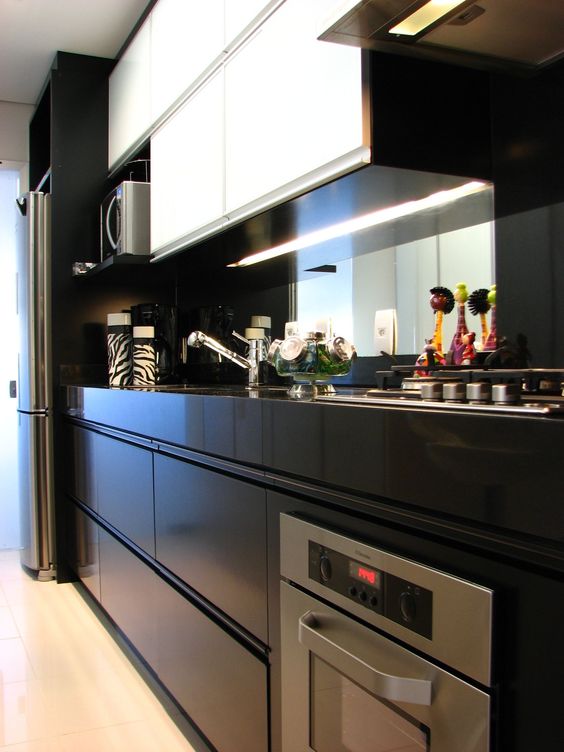  10 fekete konyha, amely sikert arat a Pinterest-en