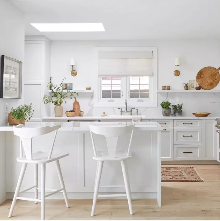  Balta virtuvė: 50 klasikinės virtuvės idėjų