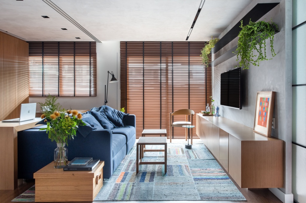  Căn hộ 70m² có phòng làm việc tại nhà trong phòng khách và trang trí theo phong cách công nghiệp