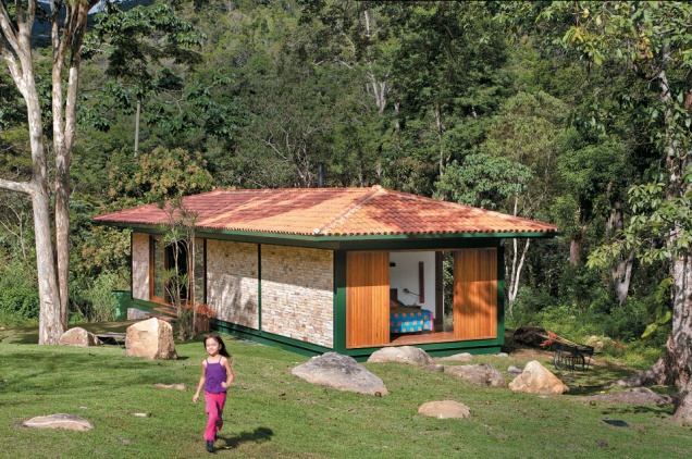  位于里约热内卢山区的124平方米的砖墙木屋。
