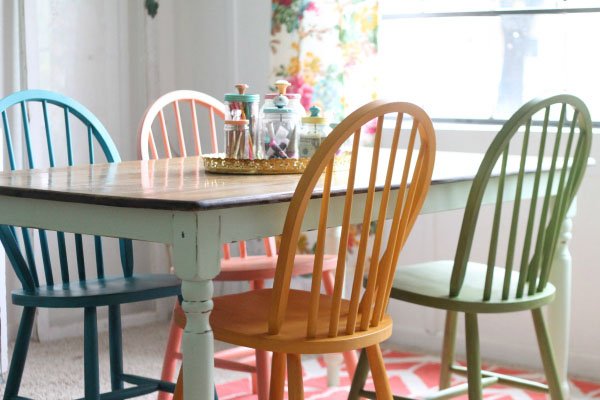  Գունավոր սեղաններ. ինչպես անհատականություն բերել կտորին