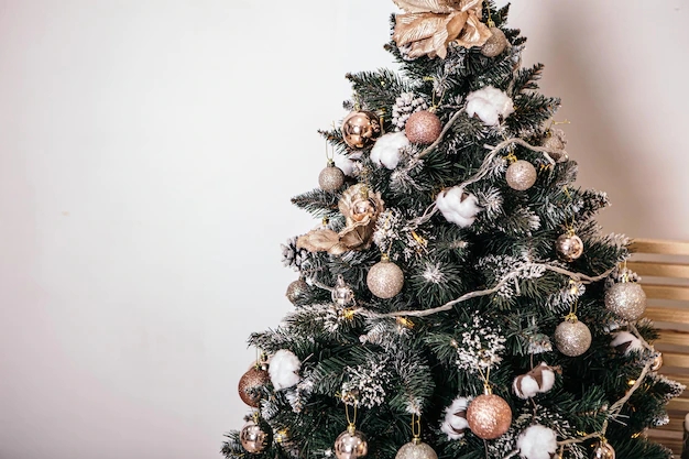 درخت کریسمس تزئین شده: مدل ها و الهامات برای همه سلیقه ها!