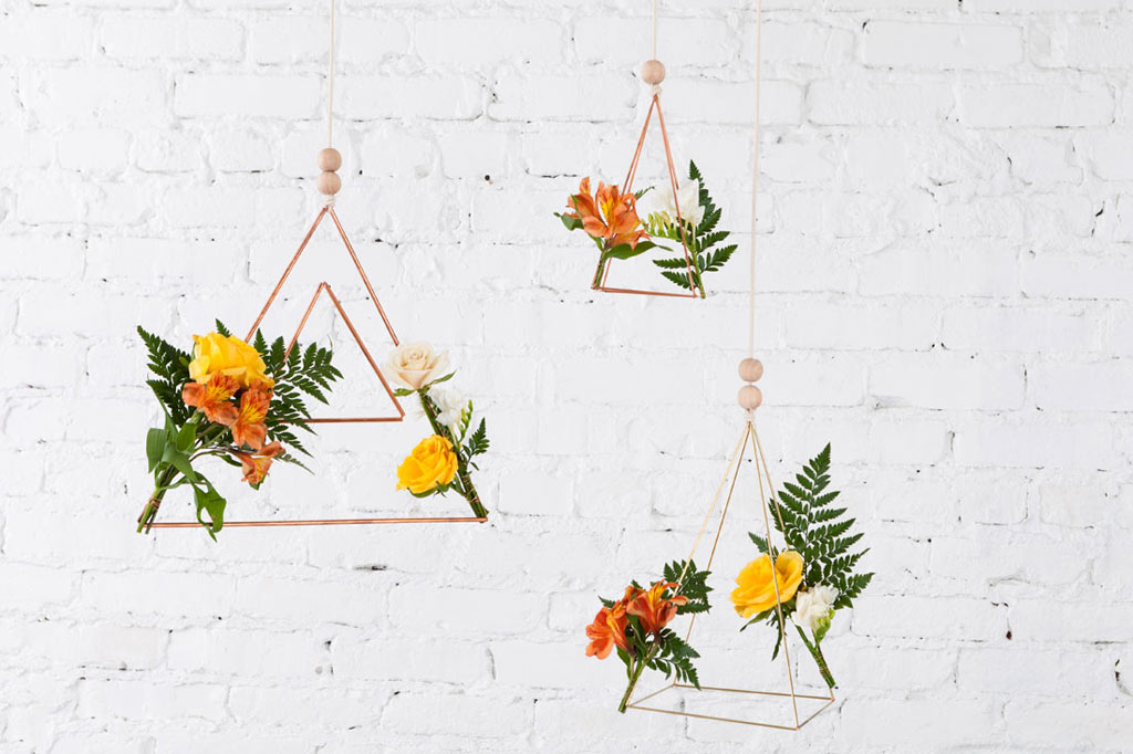  Како да направите геометриски мобилен украсен со цвеќиња