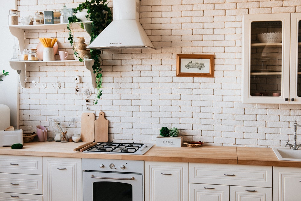  7 tips för att rengöra träbord och bänkskivor i köket