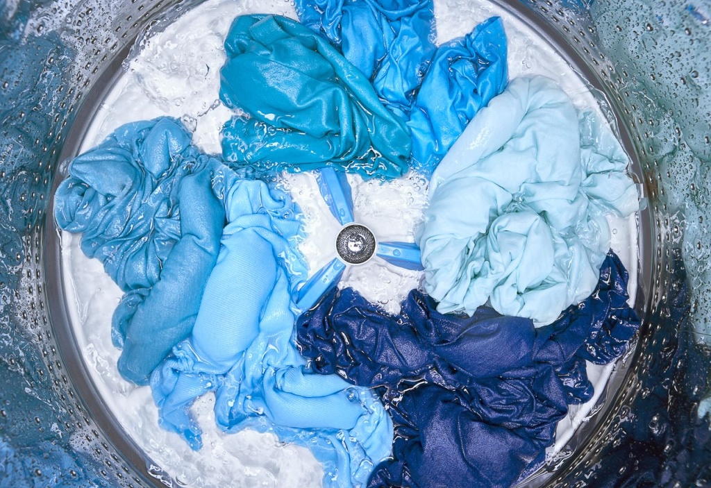  Ako odstrániť škvrny z rôznych tkanín