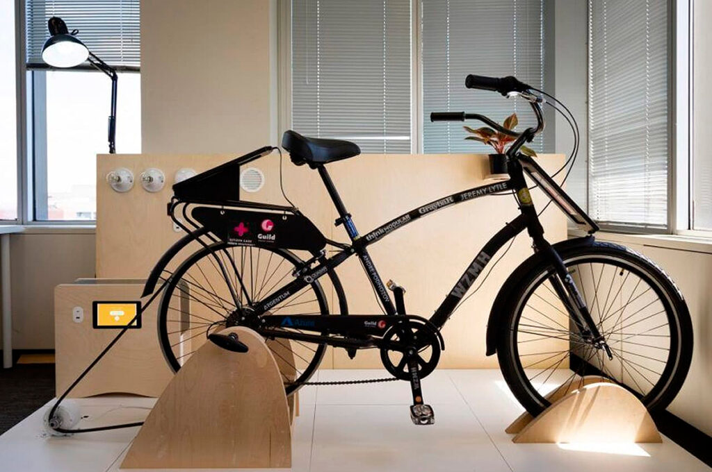 Kućni komplet stvara energiju sunčevom svjetlošću i pedaliranjem